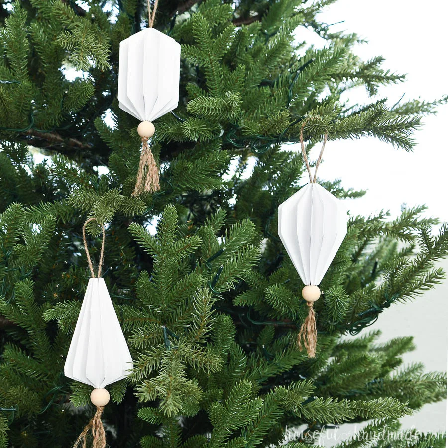 Des ornements bijoux en papier 3D – décoration de Noël faite main