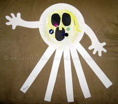 Fantôme en assiette avec longues bandes de papier