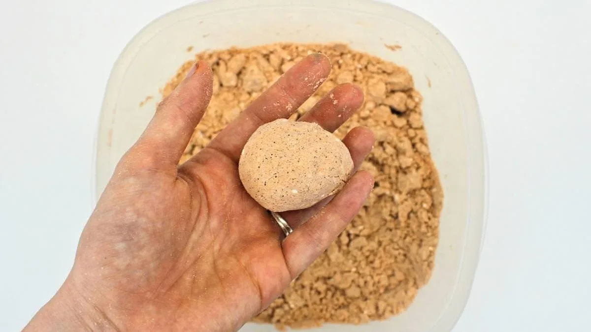 Sable de lune beige parfumé pour une activité sensorielle d’automne