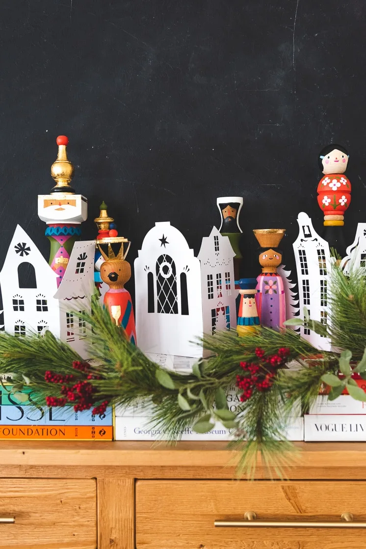 Un village de Noël en papier accordéon – décoration de Noël faite main