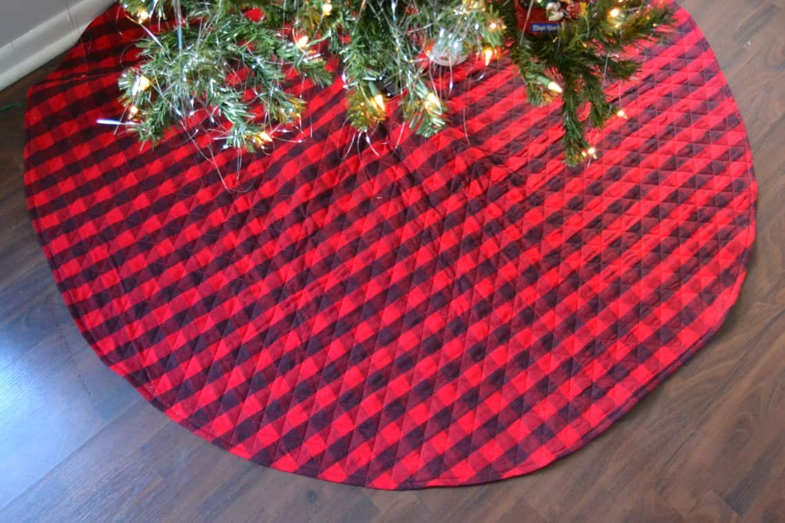 Jupe de sapin de Noël ronde en tissu écossais rouge et noir