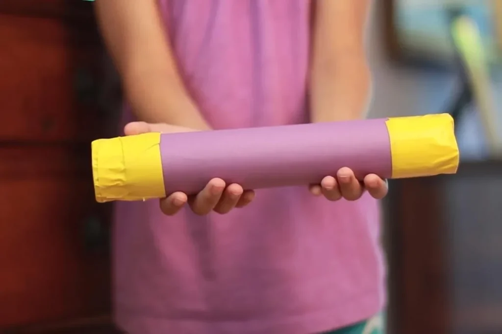 Bâton de pluie coloré fabriqué avec un tube en carton
