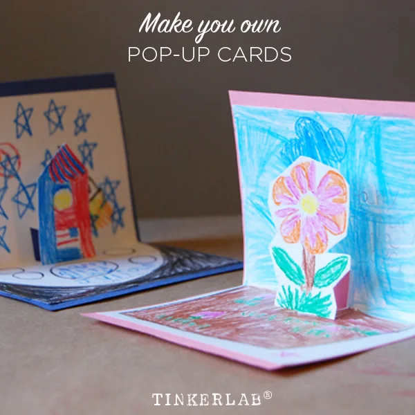 Carte pop-up faite main avec une fleur en relief qui se déplie à l’ouverture