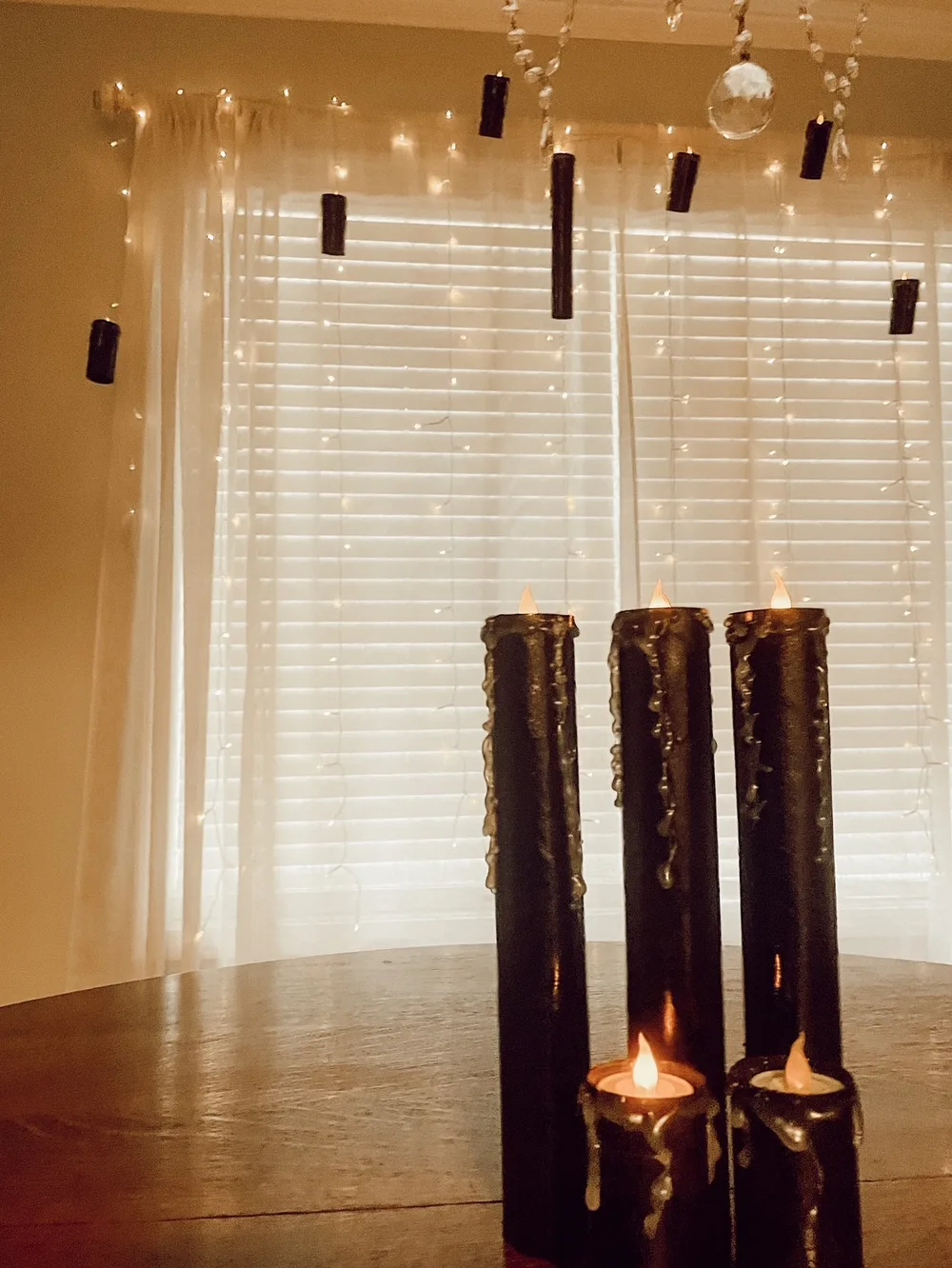 Des bougies flottantes façon château hanté – décoration Halloween DIY