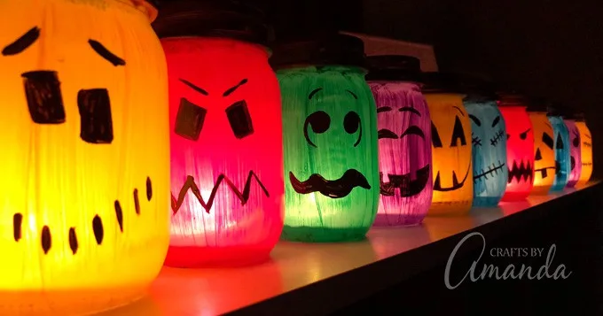 Des photophores d’Halloween en bocaux – décoration Halloween DIY
