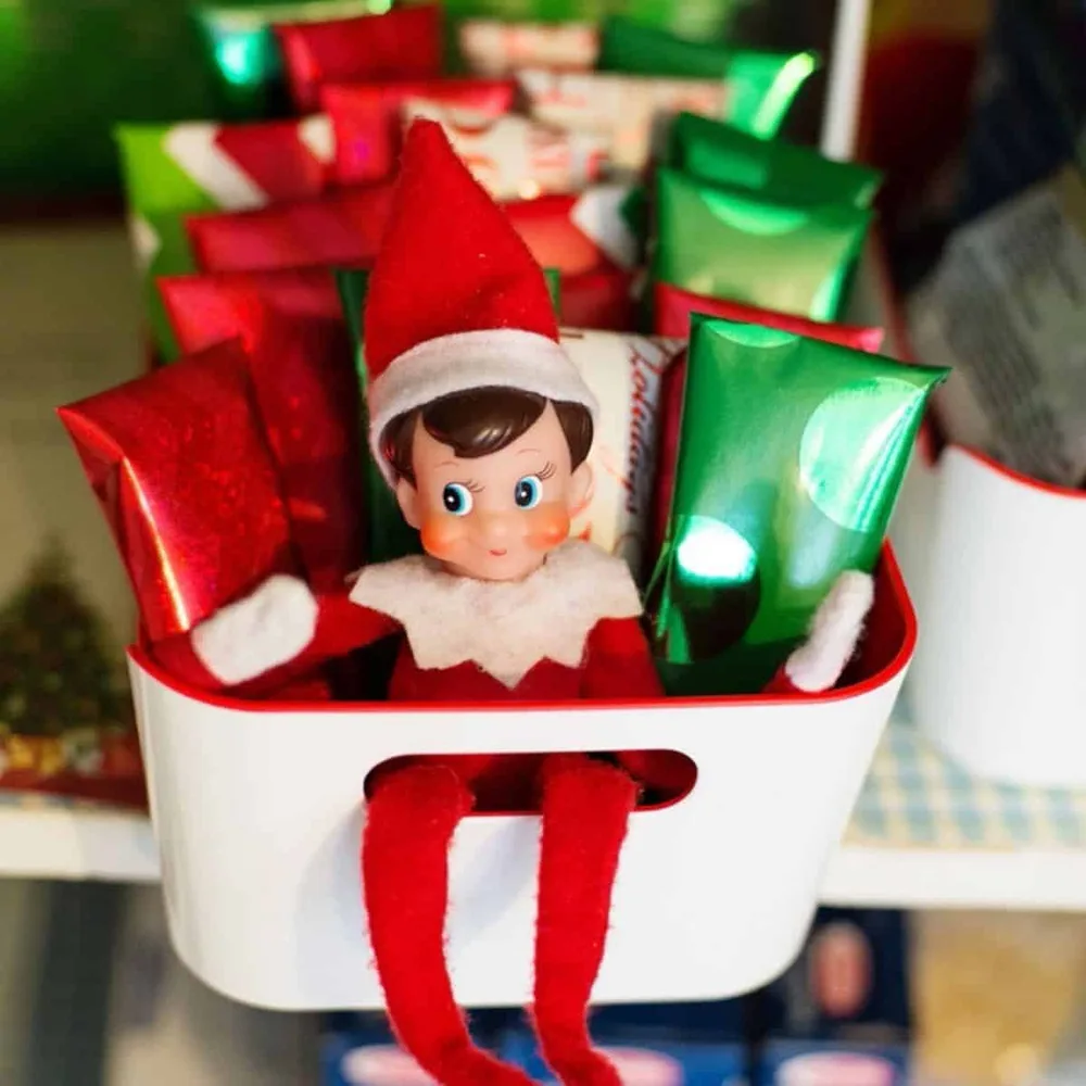Le lutin apporte un petit-déjeuner vert – idée de lutin farceur
