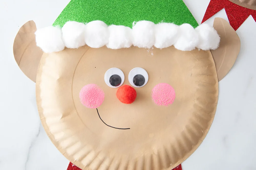 Un lutin de Noël en assiette en carton – bricolage de Noël maternelle