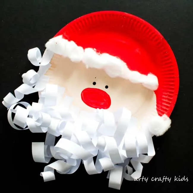 Un Père Noël en assiette avec une barbe bouclée – bricolage de Noël maternelle