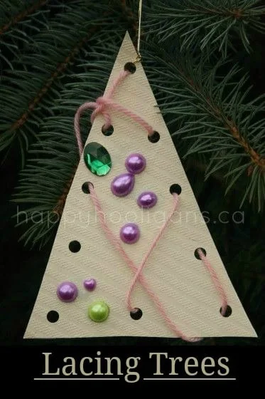 Un sapin à enfiler pour travailler la motricité fine – bricolage de Noël maternelle