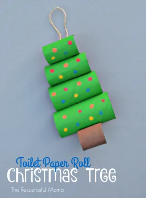 Un sapin avec un rouleau de papier toilette – bricolage de Noël maternelle