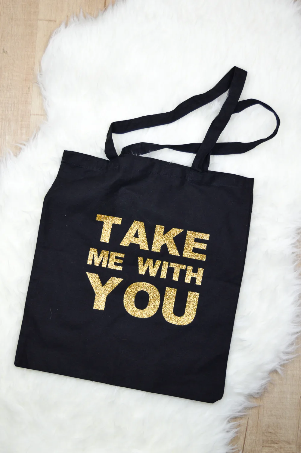 Un tote bag graphique à paillettes – cadeau de Noël fait main