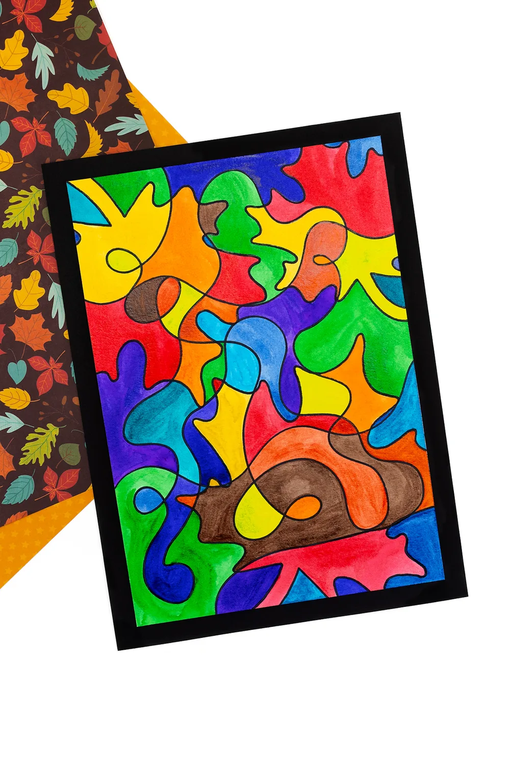 Une feuille remplie de gribouillages colorés – bricolage automne feuilles
