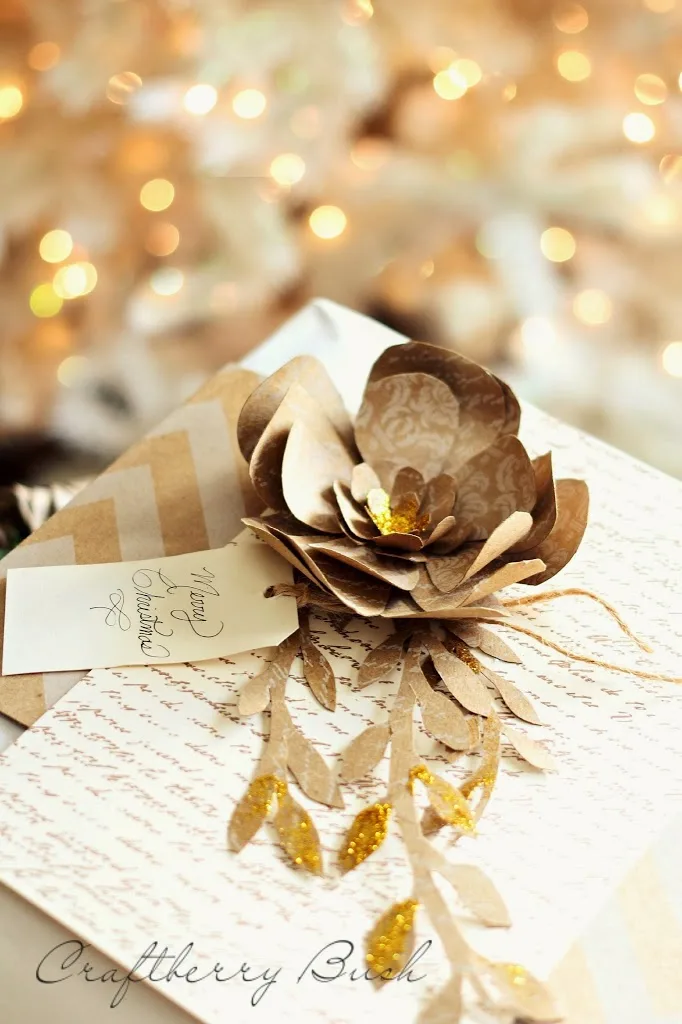 Une fleur de Noël en papier – cadeau de Noël fait main